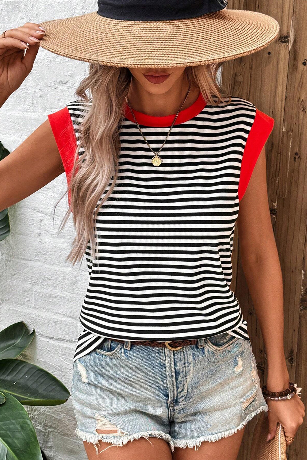 Contrasting Trip Striped Sleeveless Top